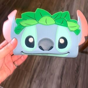 Barley used for 6 months. Nice let made. Strong material.